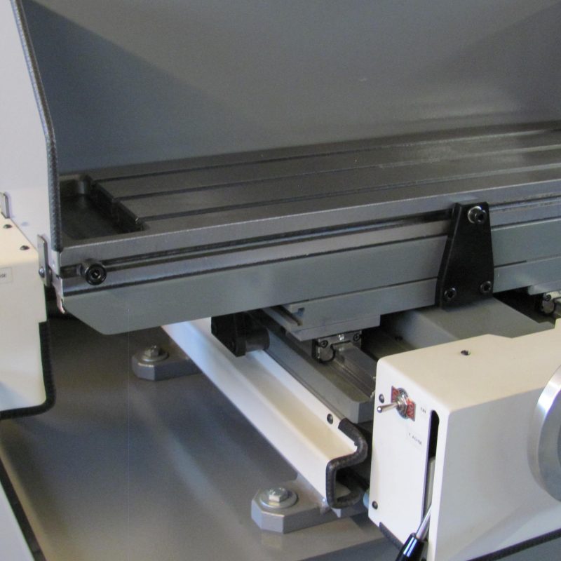 Fräsmaschine F-12E: Steuerungshebel für elektronische Vorschübe